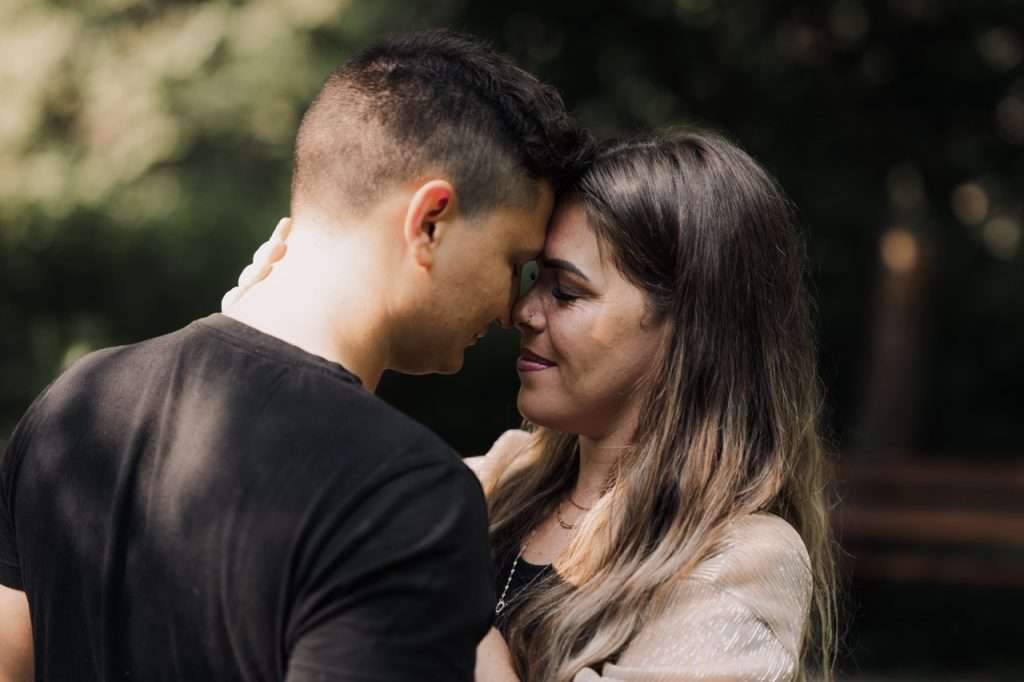 Engagement-Shooting im wunderschönen Wassergarten in Mitterskirchen