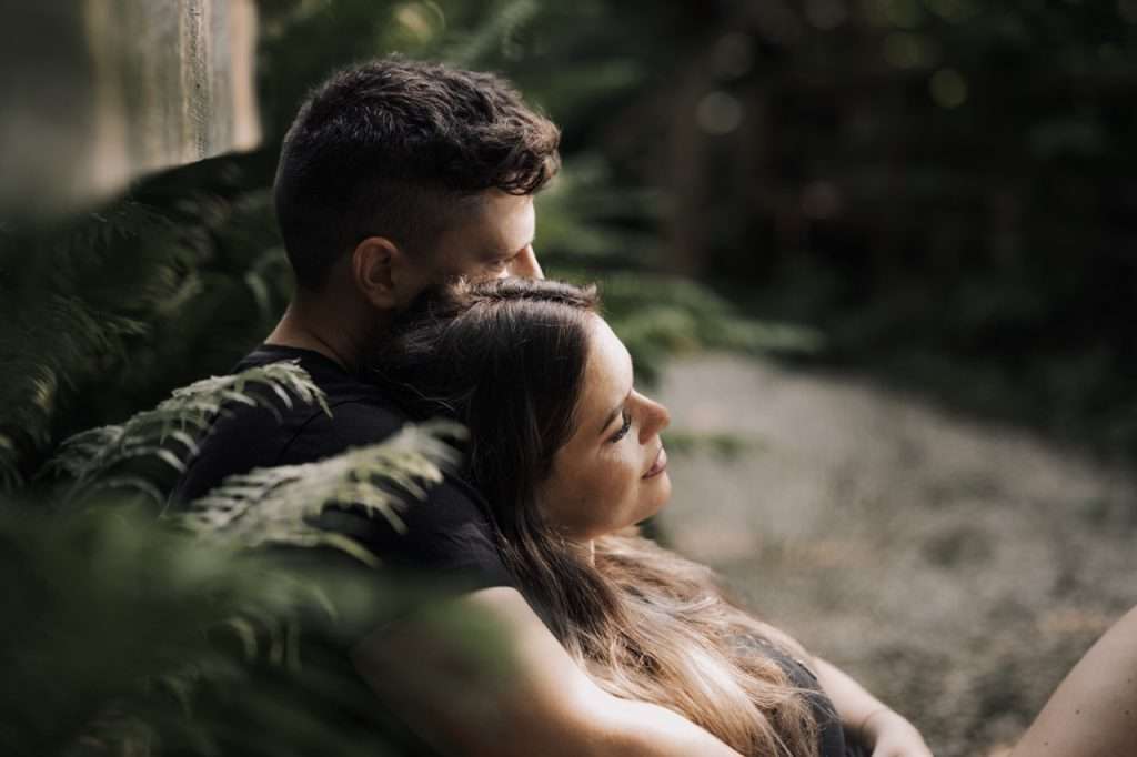 Engagement-Shooting im wunderschönen Wassergarten in Mitterskirchen