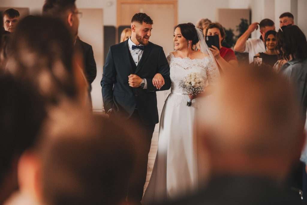 Hochzeitsfotograf-Ranshofen-Österreich-Trauung-Einzug Braut