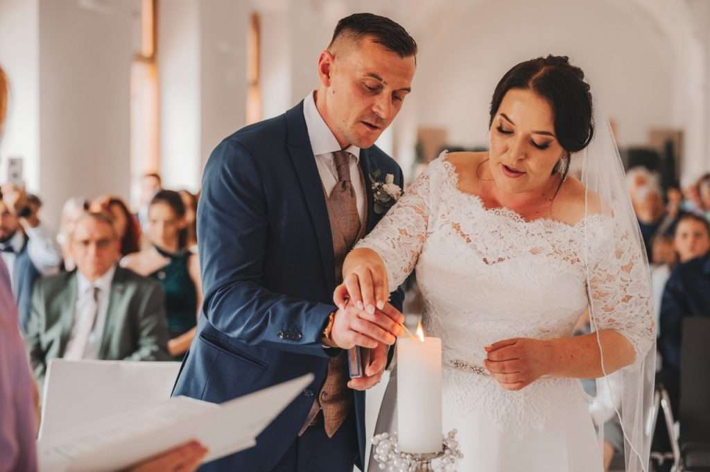 Hochzeitsfotograf-Ranshofen-Österreich-Standesamtliche Trauung-Ringübergabe