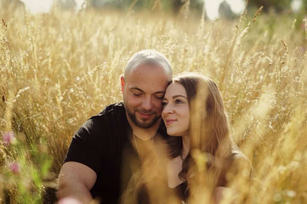 Paarshooting-Pfarrkirchen-Sonnenuntergang-Fotograf Eggenfelden