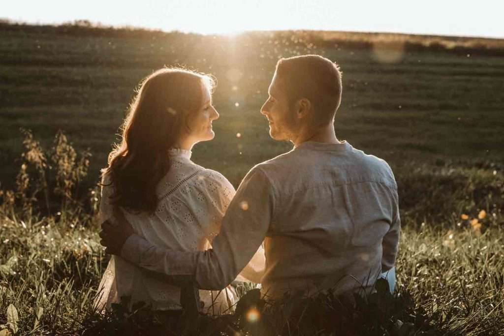 Engagementshooting bei Sonnenuntergang